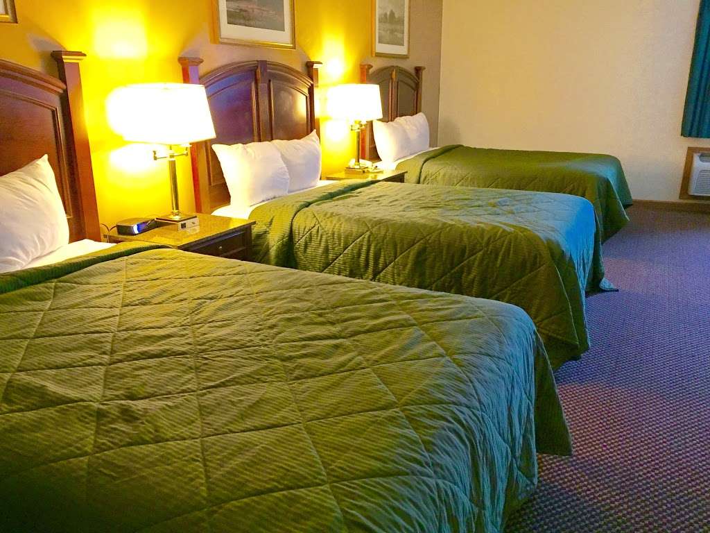 Executive Inn and Suites | 680 S Green Bay Rd, Waukegan, IL 60085, USA | Phone: (847) 244-0088