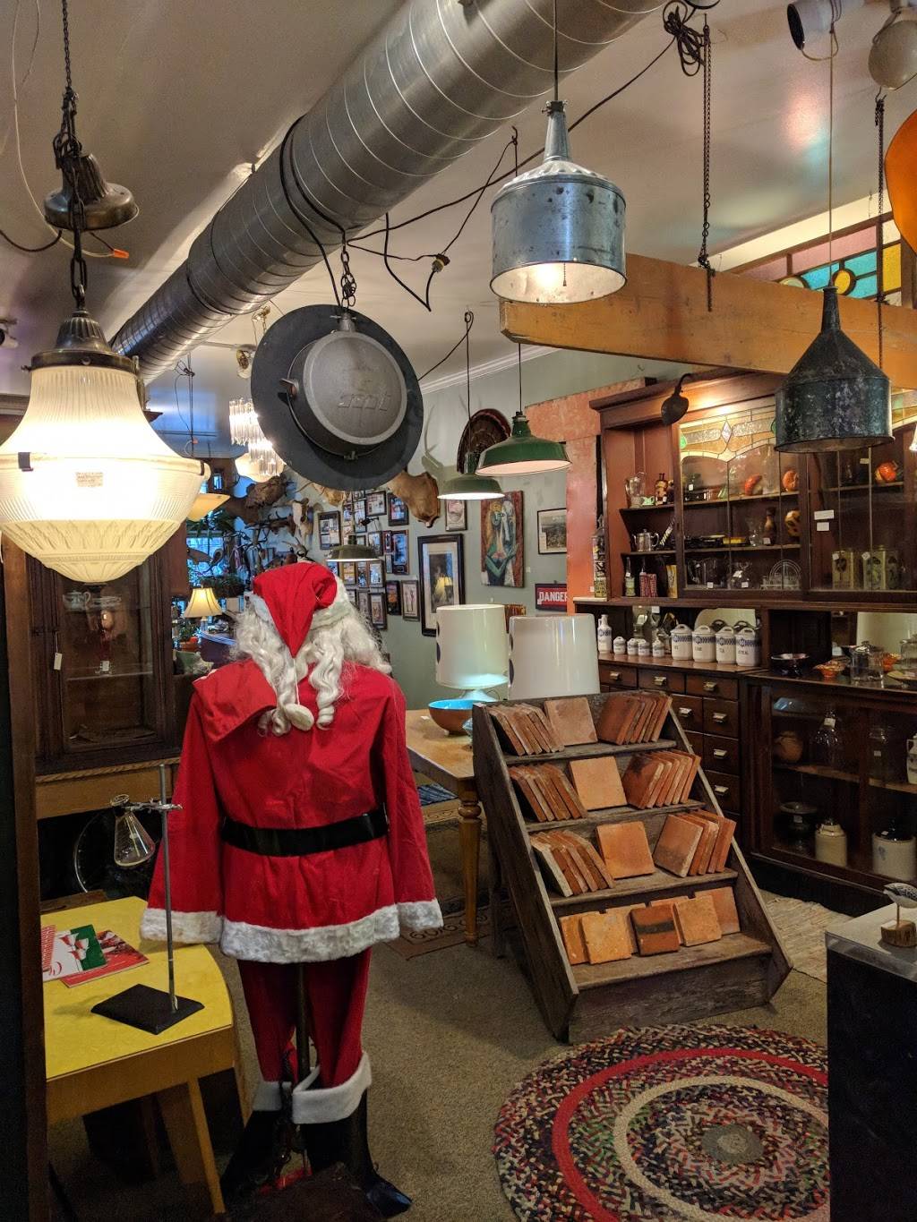 Clinton Street Antiques | 1110 S 1st St, Milwaukee, WI 53204, USA | Phone: (414) 202-4241