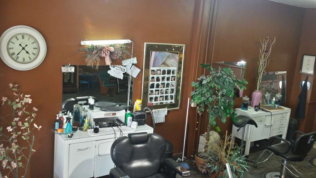 Family Plus Barbers | 156 Sunbury St, Minersville, PA 17954, USA | Phone: (570) 294-3180