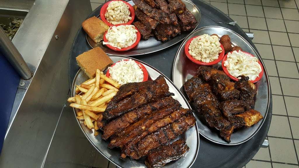 Rochester’s Barbecue and Grill | 130 N White Horse Pike, Lawnside, NJ 08045, USA | Phone: (856) 547-7427