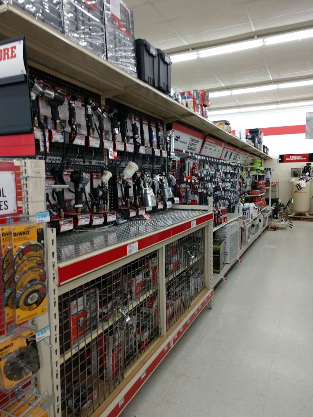 Tractor Supply Co. | 129 North Perry Rd, Plainfield, IN 46168, USA | Phone: (317) 839-4792