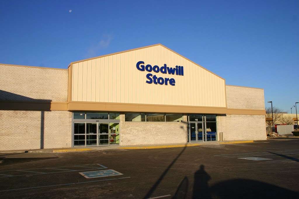 Goodwill Store | 10491 Walnut Creek Dr, Carmel, IN 46032, USA | Phone: (317) 876-0096