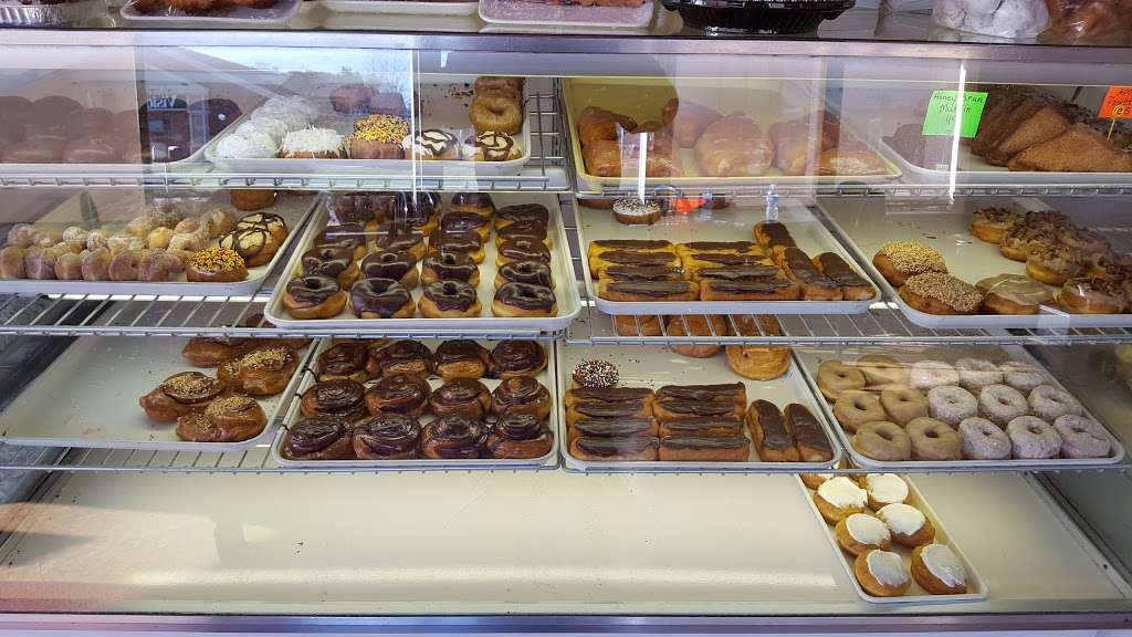 Henzes Bakery | 2105 Calumet Ave, Valparaiso, IN 46383 | Phone: (219) 464-1511