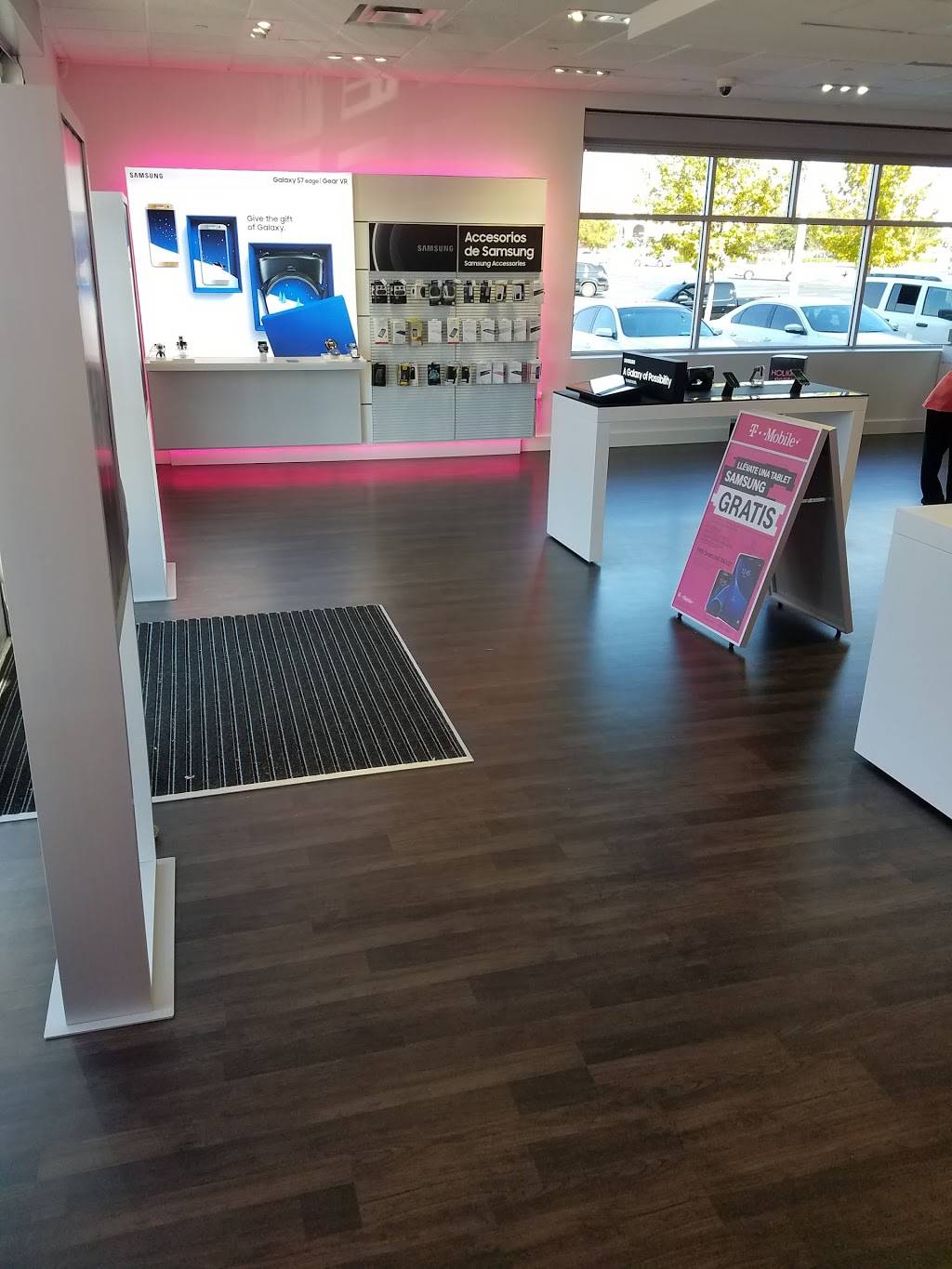 T-Mobile | 1110 E Parker Rd Suite C, Plano, TX 75074, USA | Phone: (972) 423-4825