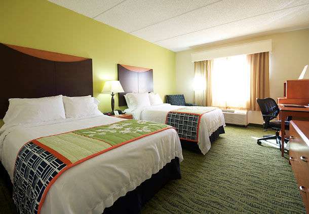 Fairfield Inn & Suites by Marriott Hickory | 1950 13th Ave Dr SE, Hickory, NC 28602, USA | Phone: (828) 431-3000