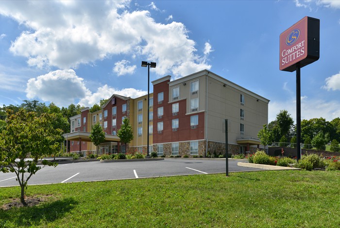 Comfort Suites Near Gettysburg Battlefield Visitor Center | 945 Baltimore Pike, Gettysburg, PA 17325, USA | Phone: (717) 334-6715