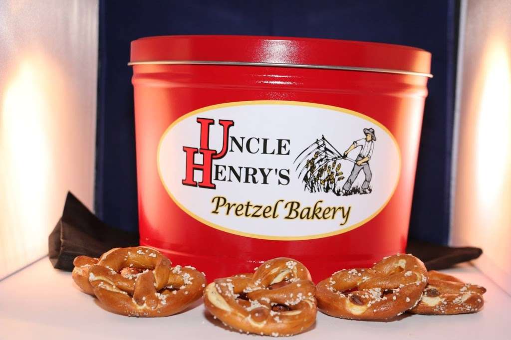 Uncle Henry’s Pretzel Bakery | 1550 Bowmansville Rd, Mohnton, PA 19540, USA | Phone: (717) 445-4690