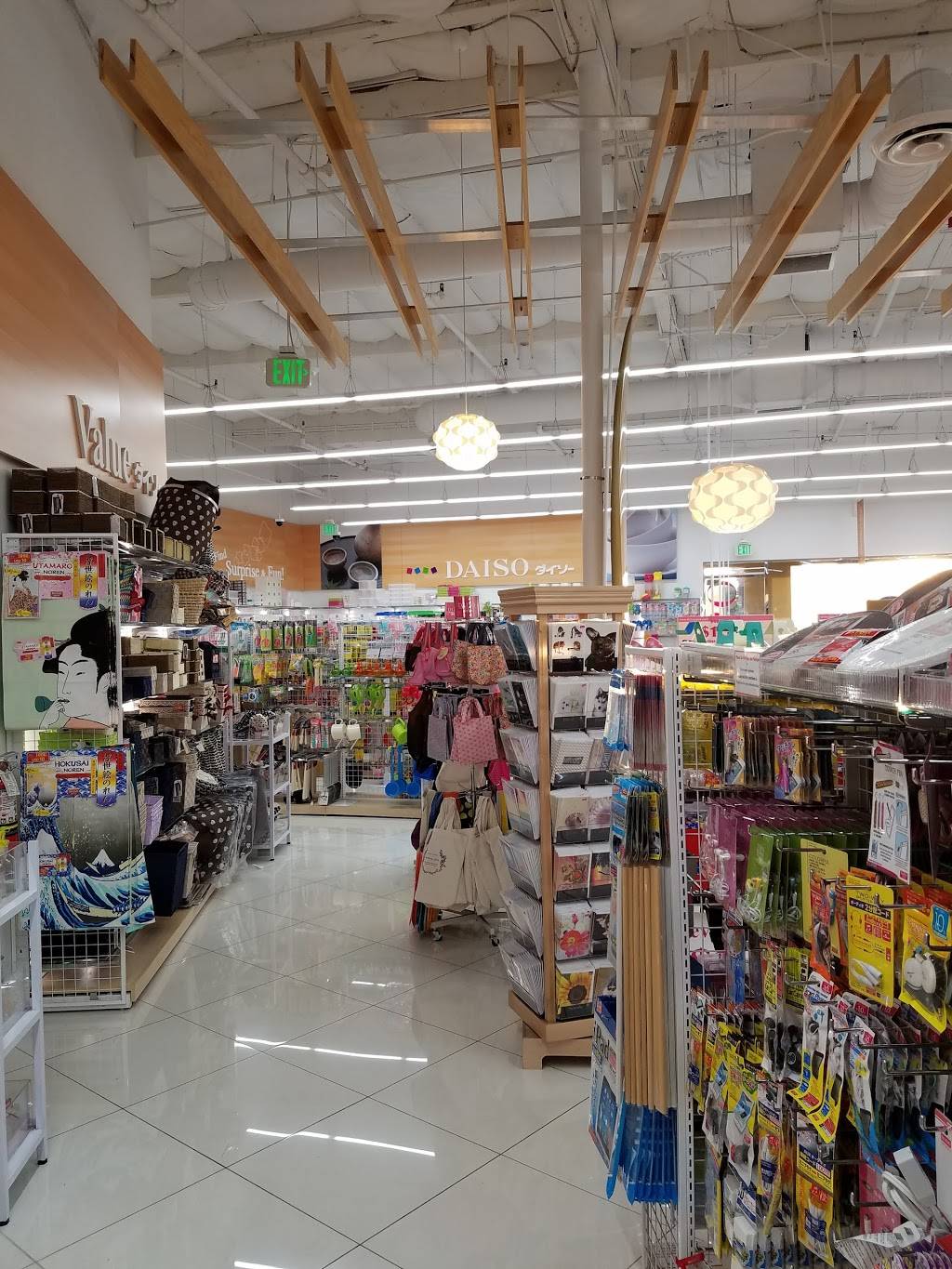 Daiso | 16468 Beach Blvd, Westminster, CA 92683, USA | Phone: (714) 500-1101