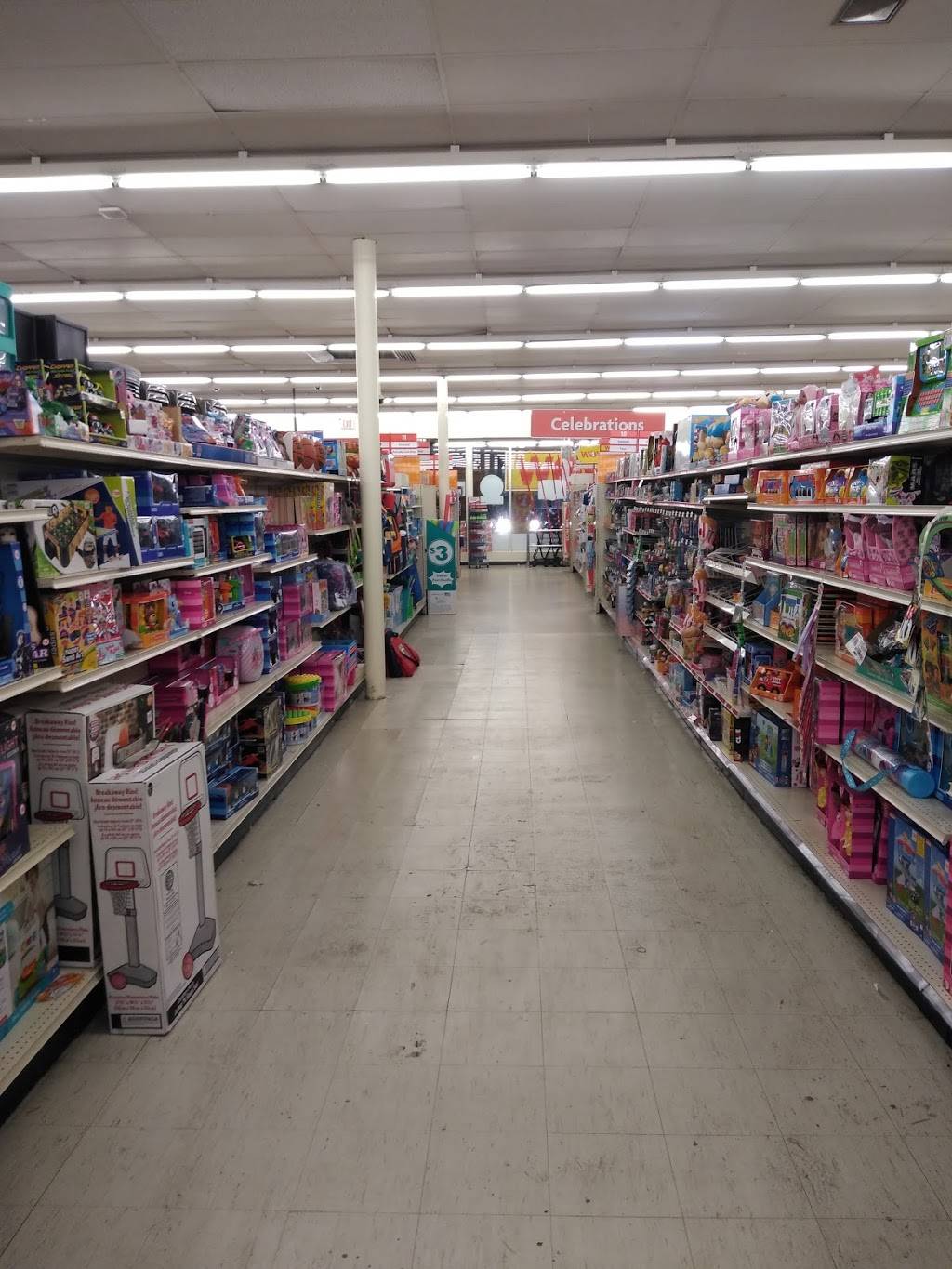 Family Dollar | 152 McKees Rocks Plaza, McKees Rocks, PA 15136, USA | Phone: (412) 331-3363