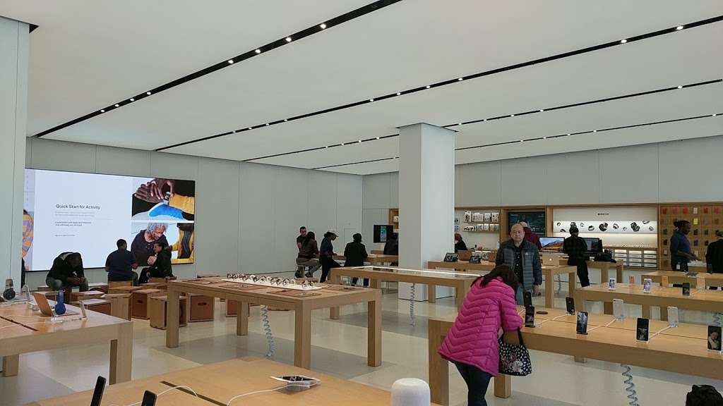 Apple Clarendon | 2700 Clarendon Blvd, Arlington, VA 22201, USA | Phone: (703) 236-7970