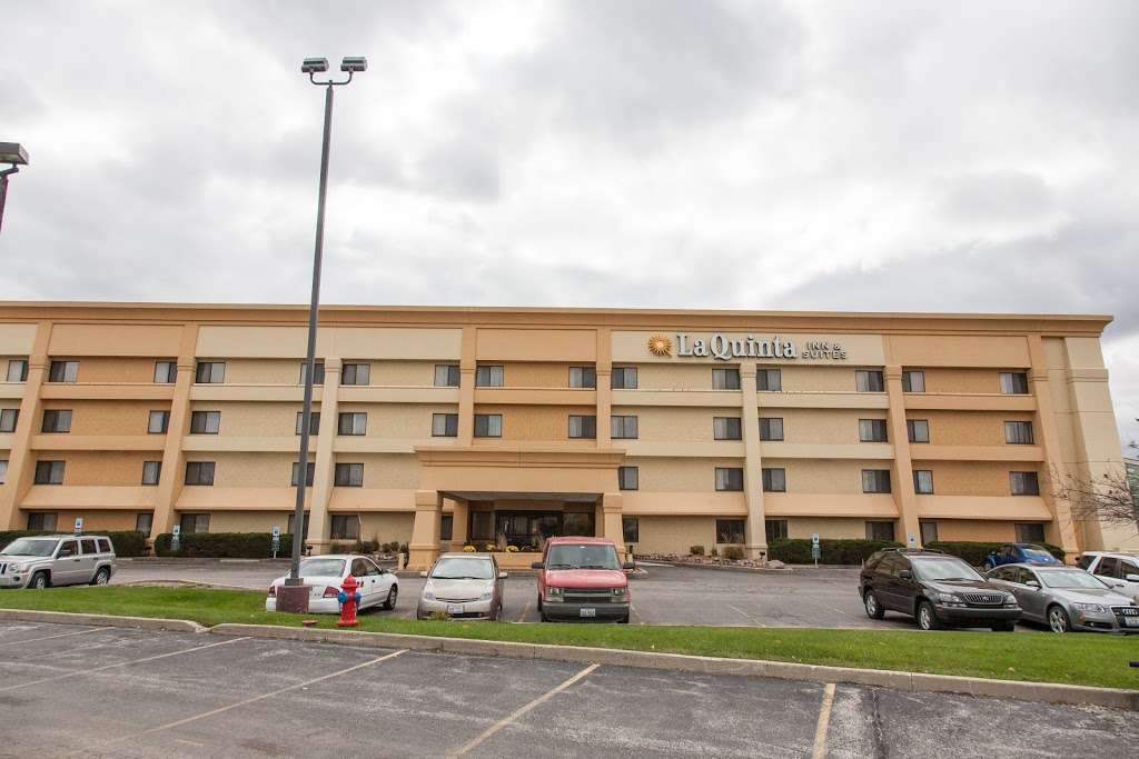 La Quinta Inn & Suites Chicago Gurnee | 5688 Northridge Dr, Gurnee, IL 60031, USA | Phone: (847) 662-7600