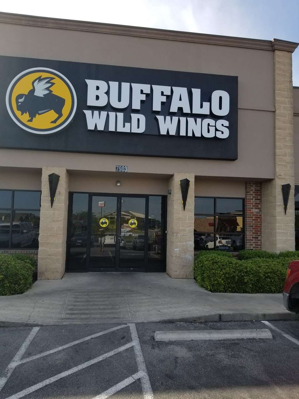 Buffalo Wild Wings | 7903 Pat Booker Rd, San Antonio, TX 78233, USA | Phone: (210) 653-8903