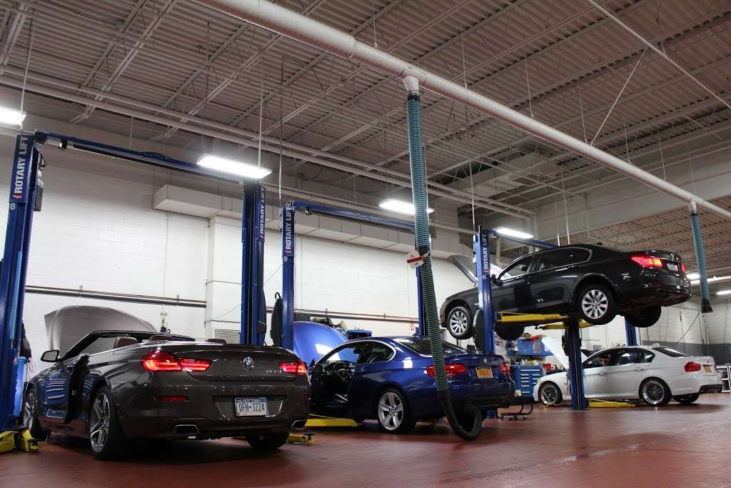 BMW of Bayside Service Center | 266 E Shore Rd, Great Neck, NY 11023, USA | Phone: (516) 304-3700