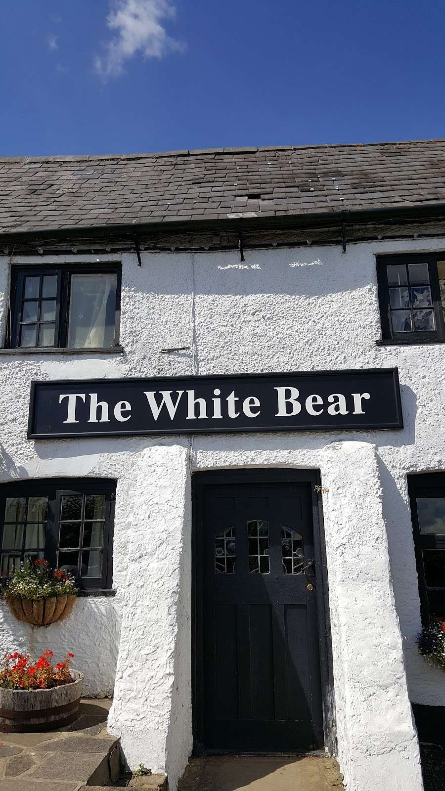 The White Bear | Fairchildes Rd, Warlingham CR6 9PH, UK | Phone: 01959 573166