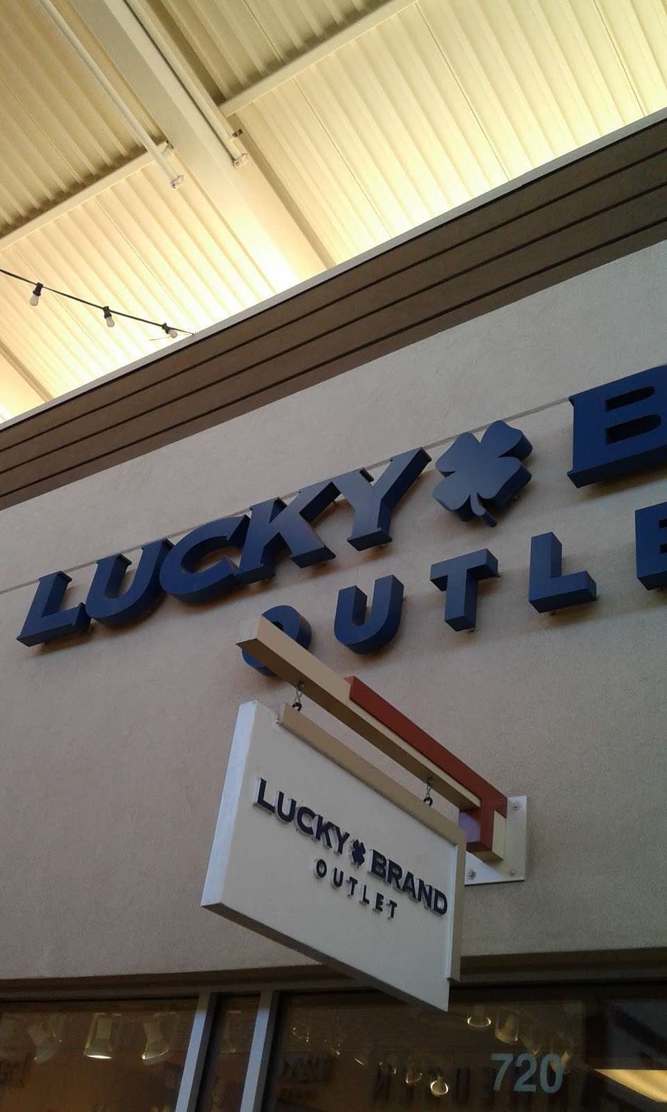 Lucky Brand | 6800 N 95th Ave Suite 720, Glendale, AZ 85305, USA | Phone: (623) 877-8910