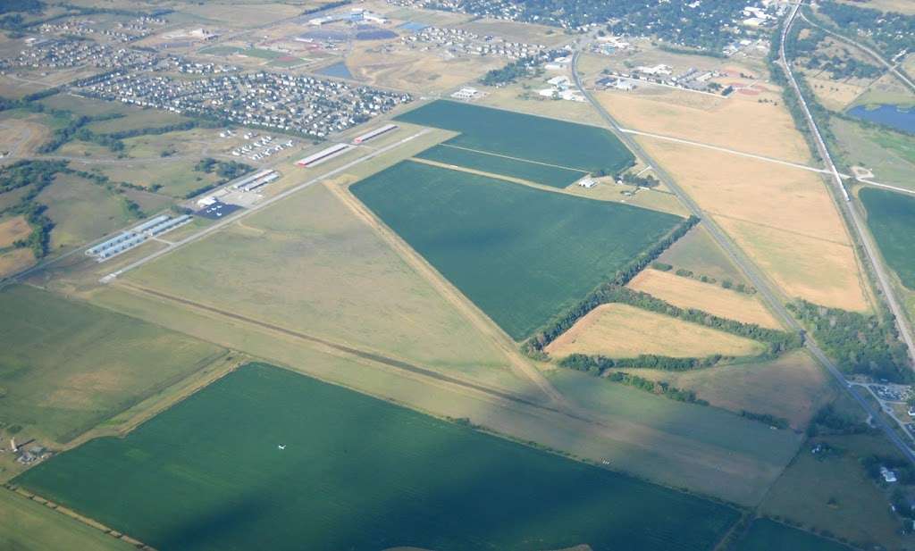 Gardner Municipal Airport | 31905 W 175th St, Gardner, KS 66030, USA | Phone: (913) 856-0914