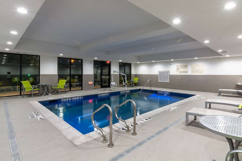Hampton Inn & Suites Dallas East | 8605 E R L Thornton Fwy, Dallas, TX 75228, USA | Phone: (469) 206-6030