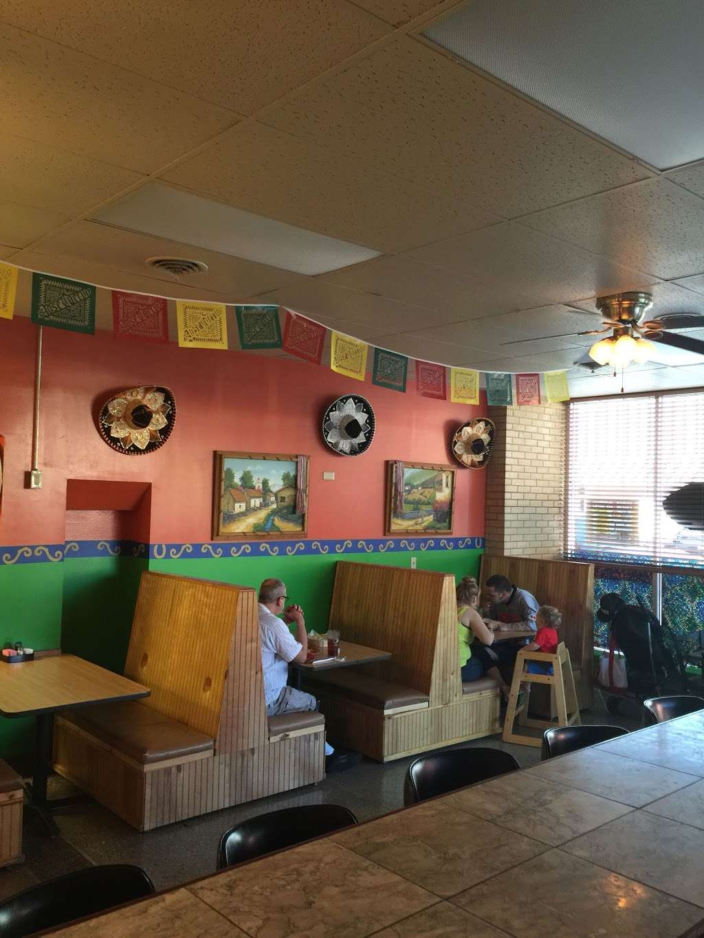 Herradura Mexican Restaurant | 101 W Broadway St, Excelsior Springs, MO 64024, USA | Phone: (816) 848-5082