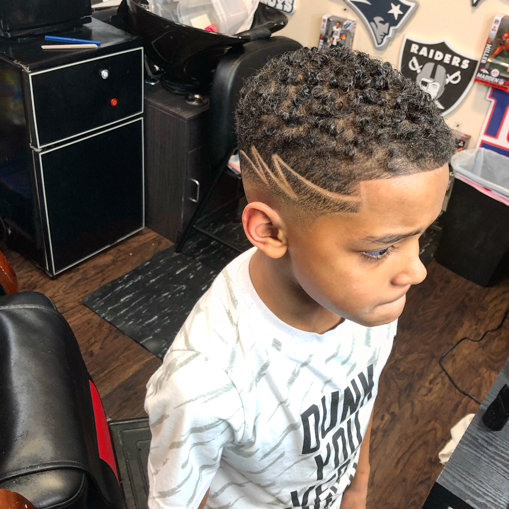 TipTha Barber@ Tips Barbershop | 2403 S Troy Ct, Aurora, CO 80014, United States | Phone: (303) 524-0970