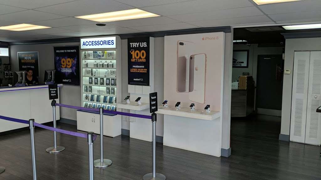 Metro by T-Mobile | 880 E 9th St, Hialeah, FL 33010, USA | Phone: (305) 883-1009