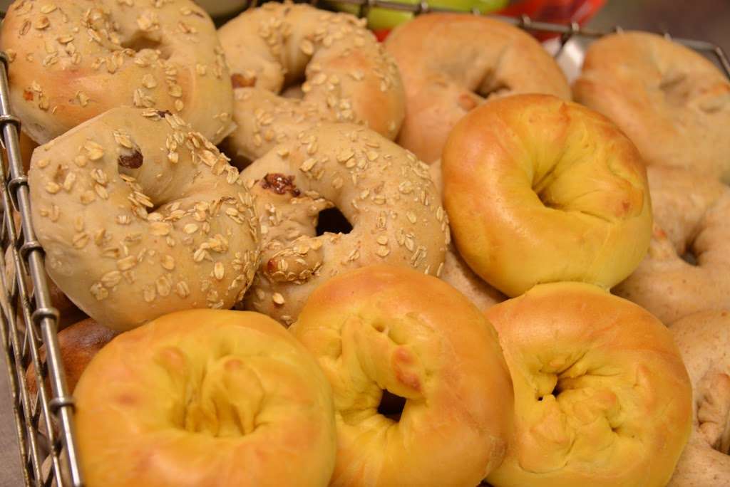 Hot Bagels | 1594 Rockaway Pkwy, Brooklyn, NY 11236, USA | Phone: (718) 257-3068