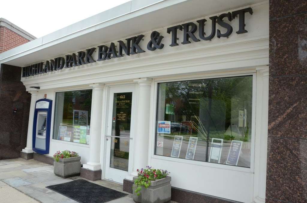 Highland Park Bank & Trust | 643 Roger Williams Ave, Highland Park, IL 60035 | Phone: (847) 266-0300