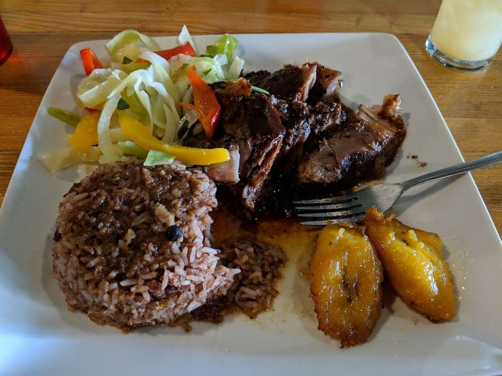 Island Spice Jamaican Restaurant | 325 Delaware St, Leavenworth, KS 66048 | Phone: (913) 297-2292