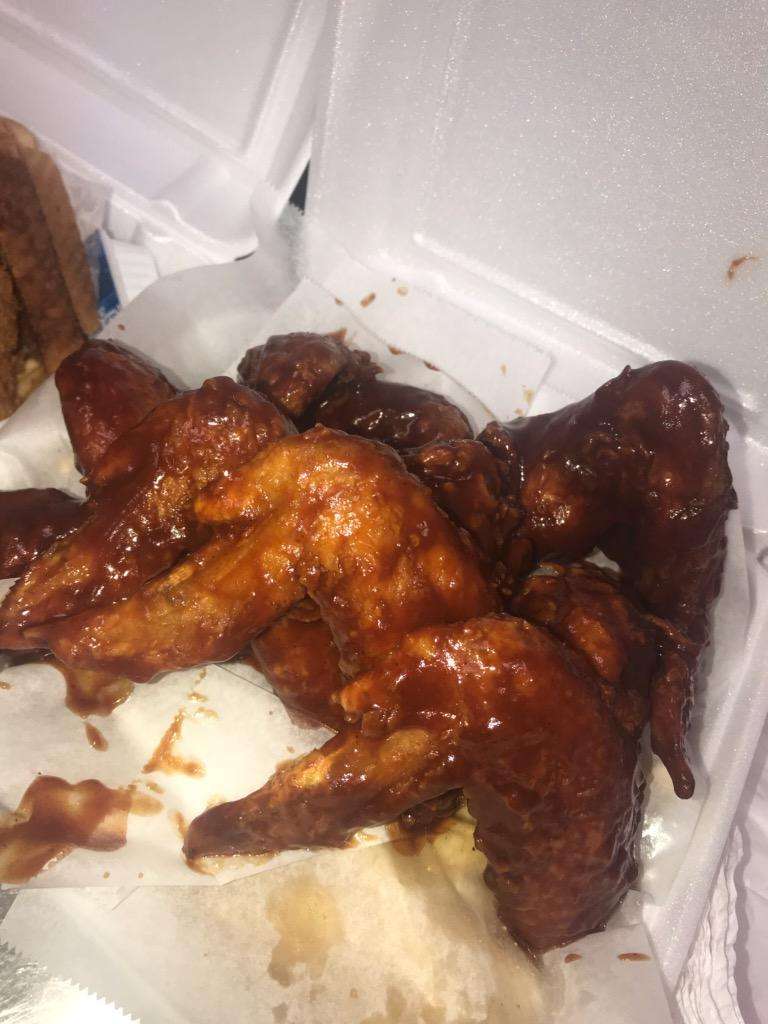 Bulleez fish and wing supreme | 901 N Polk St STE 330, DeSoto, TX 75115, USA | Phone: (972) 807-2223