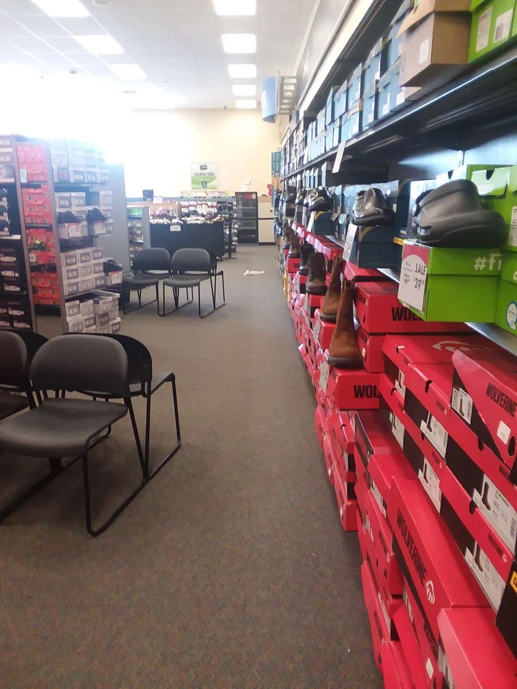 Shoe Carnival | 354 S Randall Rd, South Elgin, IL 60177, USA | Phone: (847) 628-6200