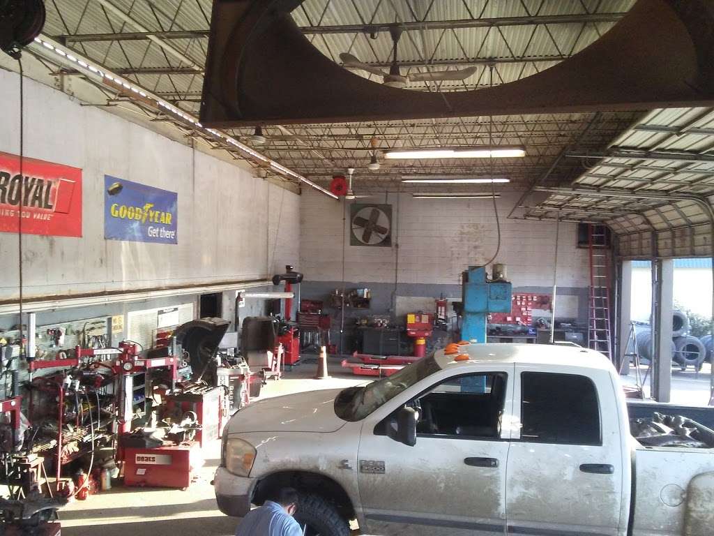 Fullers Tire Pros | 2108 N Alexander Dr, Baytown, TX 77520 | Phone: (281) 422-8171