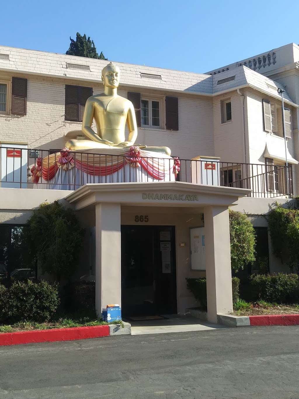 Dhammakaya International Meditation Center | 865 E Monrovia Pl, Azusa, CA 91702, USA | Phone: (626) 334-2160