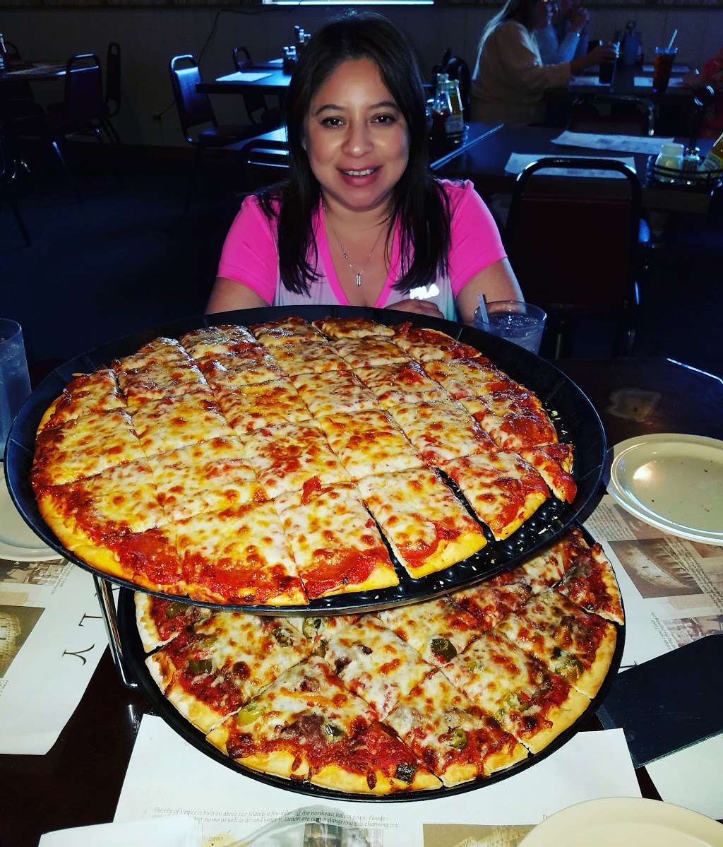 Fanellas Pizza & Pub | 26842 IL-134, Ingleside, IL 60041, USA | Phone: (847) 546-8282