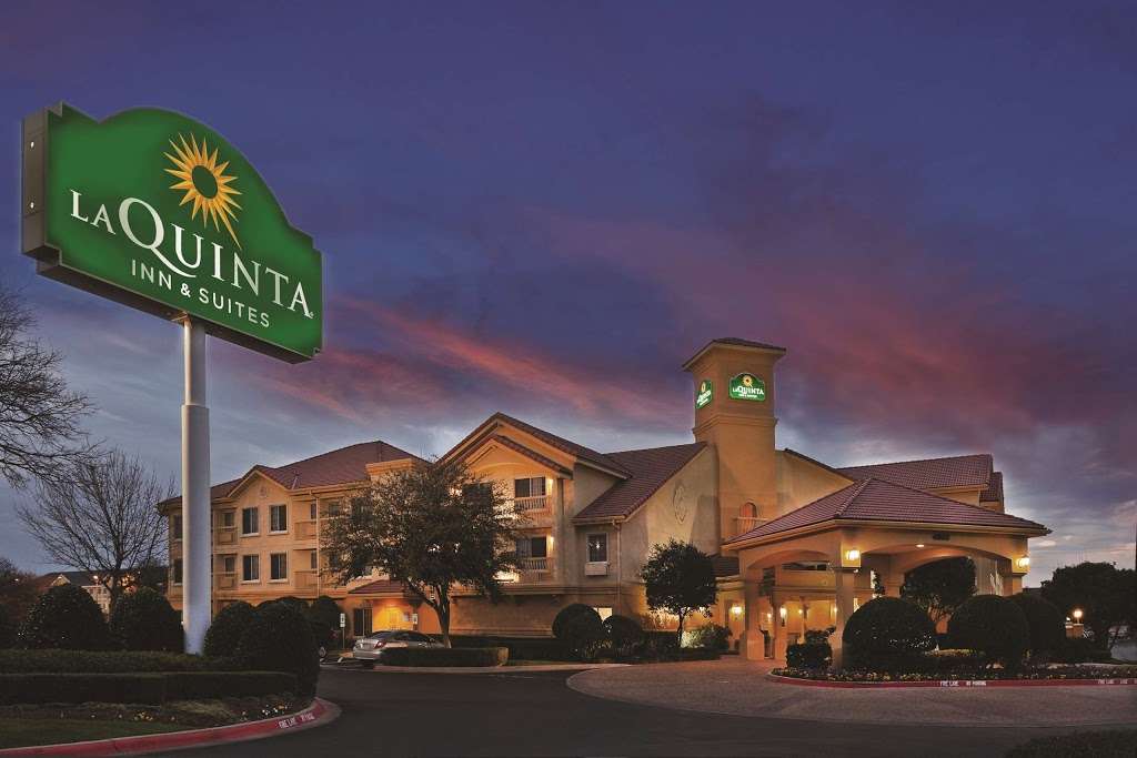 La Quinta Inn & Suites by Wyndham Dallas DFW Airport North | 4850 W John Carpenter Fwy, Irving, TX 75063, USA | Phone: (972) 915-4022