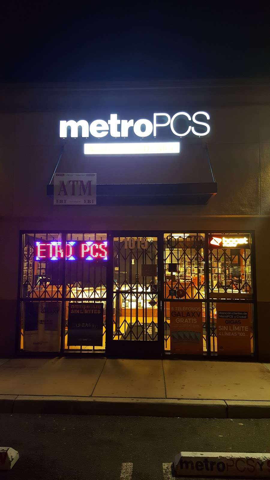Metro by T-Mobile | 1015 S Bristol St, Santa Ana, CA 92703, USA | Phone: (714) 550-1001