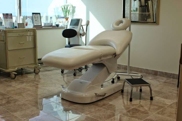 Center for Laser and Cosmetics | 3 Woodland Rd Suite 412, Stoneham, MA 02180, USA | Phone: (781) 322-5476