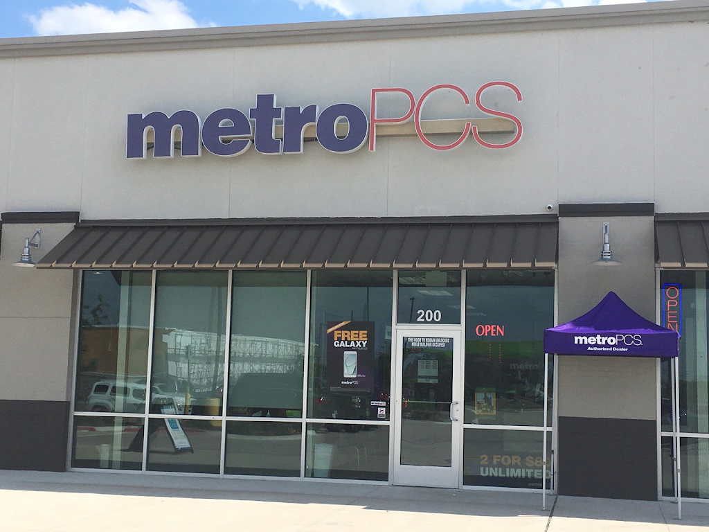 Metro by T-Mobile | 824 E Belt Line Rd Ste 200, Cedar Hill, TX 75104, USA | Phone: (972) 291-5741