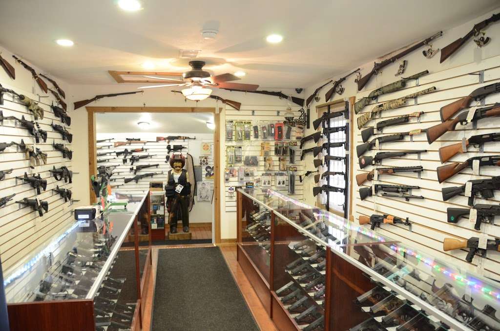 Gun Town | 10660 US-30, Grovertown, IN 46531 | Phone: (574) 867-4867