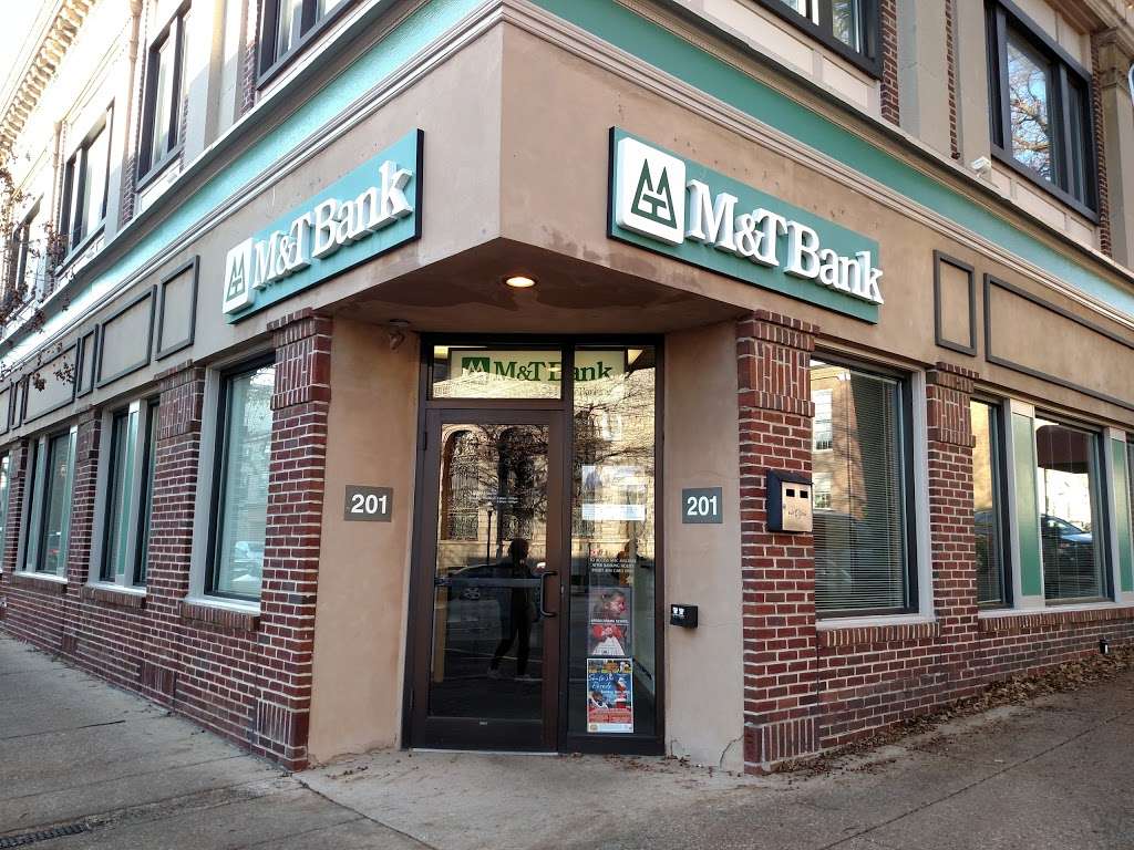 M&T Bank | 201 W State St, Media, PA 19063 | Phone: (610) 565-0310