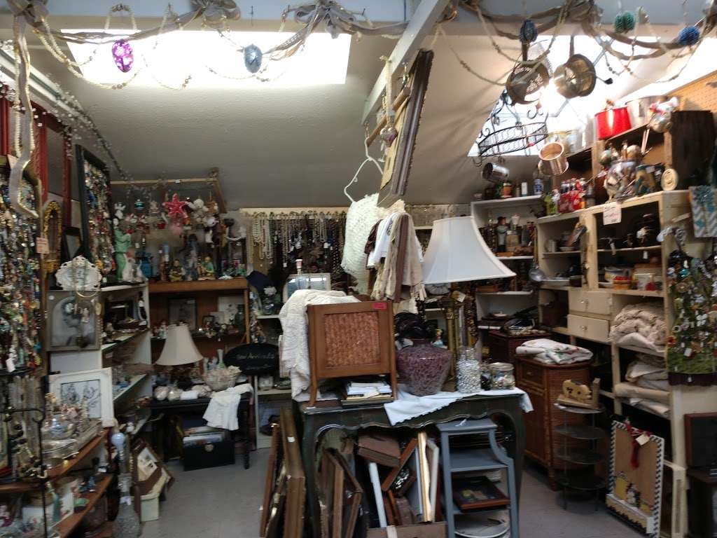 Attilias Antiques | 2630 Soquel Dr, Santa Cruz, CA 95065, USA | Phone: (831) 475-6920