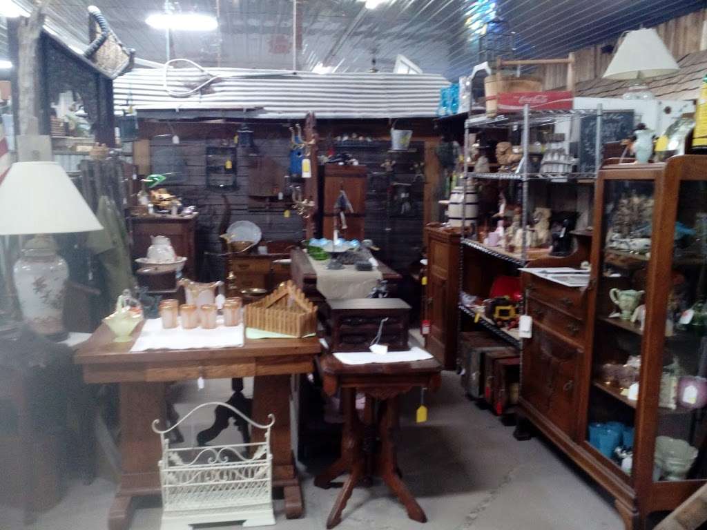 Upscale Junk & Antiques | 23478 US-31, Cicero, IN 46034, USA | Phone: (317) 801-0200