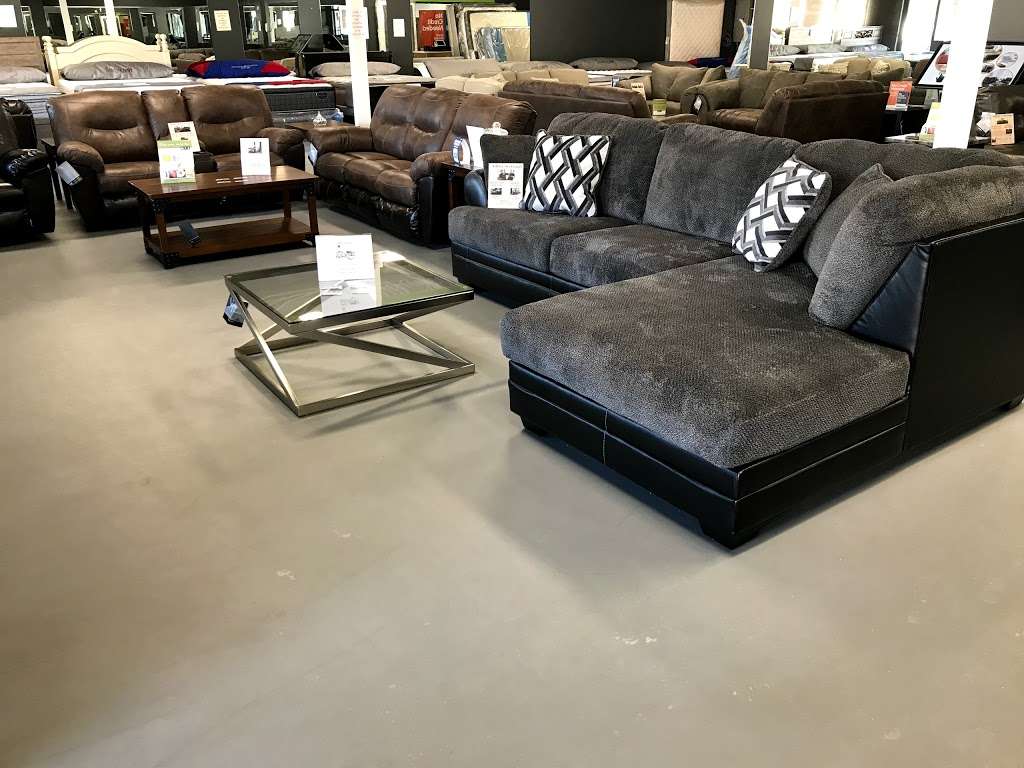 Furniture Spot | 7932 N Oak Trafficway, Kansas City, MO 64118, USA | Phone: (816) 832-8775