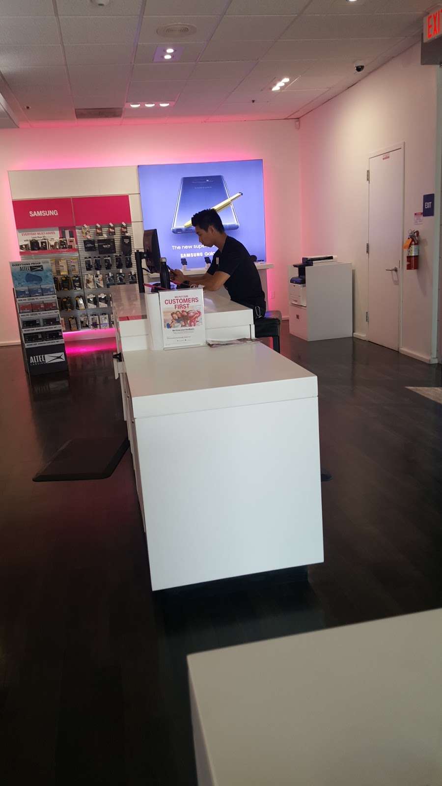 T-Mobile | 1705 E Capitol Expy Suite 10, San Jose, CA 95121, USA | Phone: (408) 270-1733