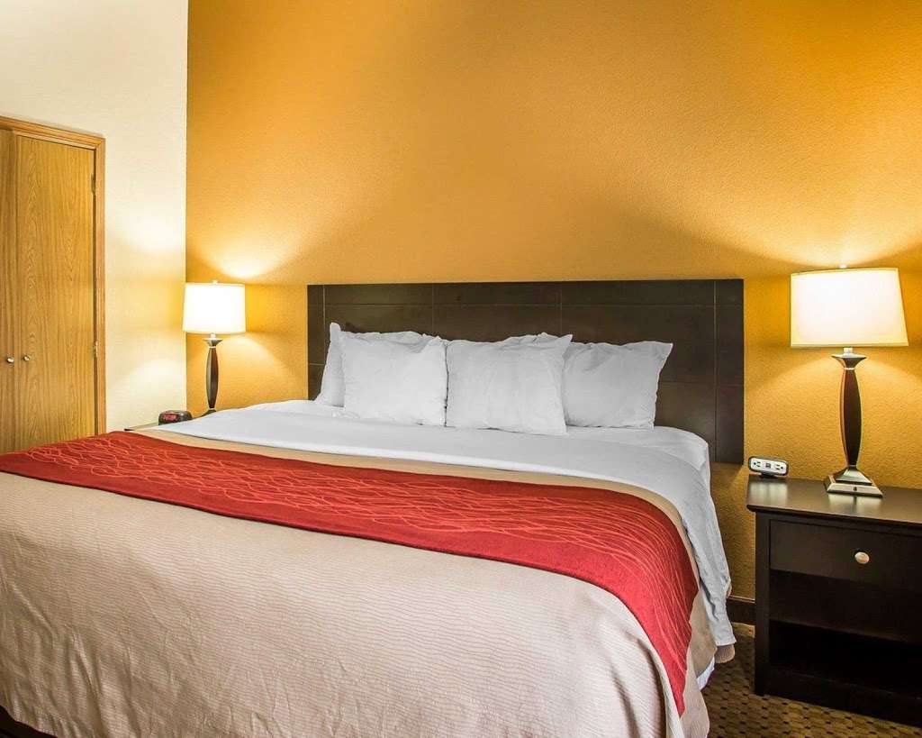 Comfort Inn & Suites | 7206 122 Ave, Kenosha, WI 53142 | Phone: (262) 857-3450