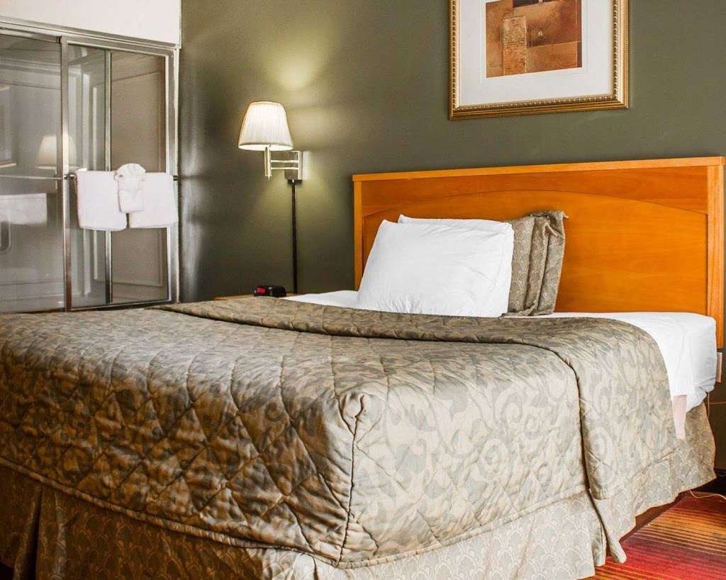 Rodeway Inn | 270 W Jericho Turnpike, Huntington Station, NY 11746, USA | Phone: (631) 421-3900