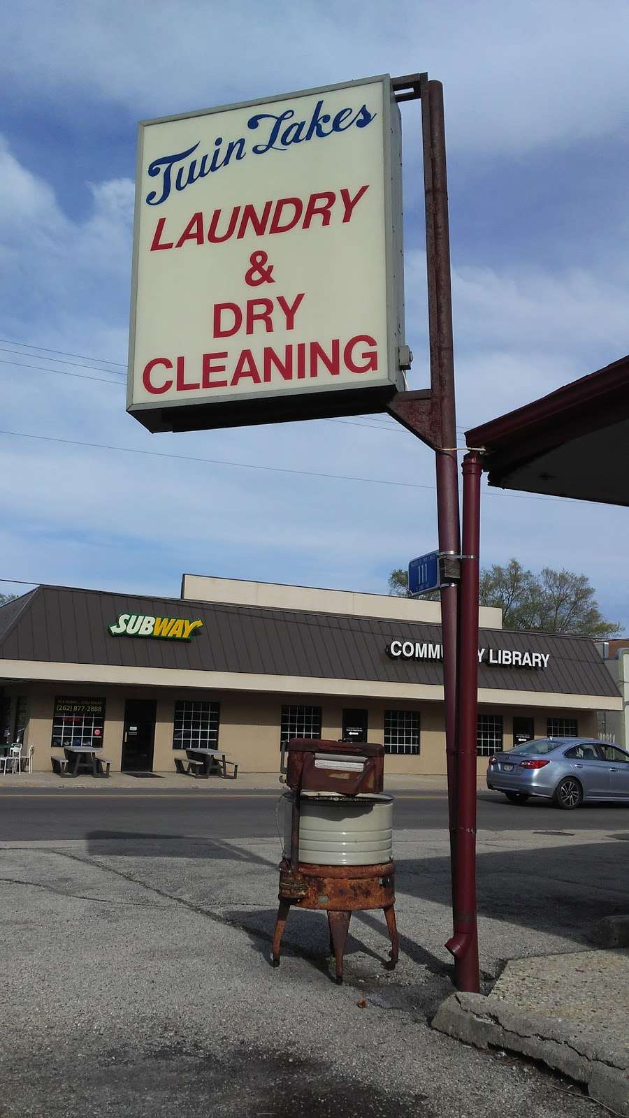 Twin Lakes Laundry and Dry Cleaning | 111 S Lake Ave, Twin Lakes, WI 53181, USA | Phone: (262) 877-3035
