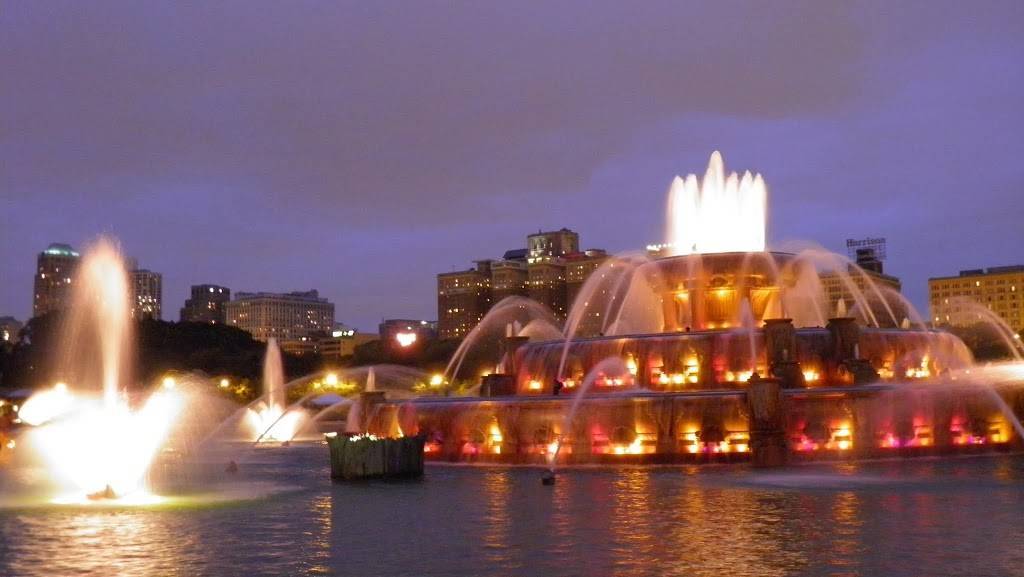 Buckingham Fountain | 301 S Columbus Dr, Chicago, IL 60605, USA | Phone: (312) 742-7529