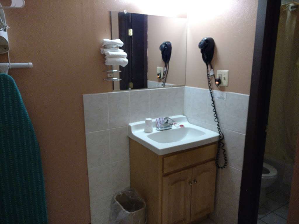 Knights Inn Pine Brook | 55 Rt. 46 East, Pine Brook, NJ 07058, USA | Phone: (973) 882-1700