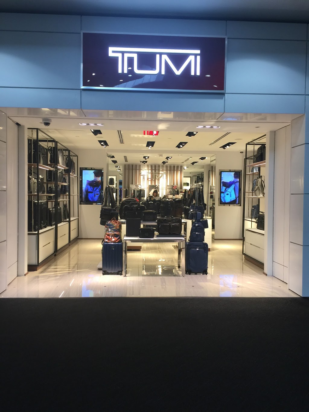 TUMI Store - San Francisco International Airport | San Francisco International Airport, Terminal 3 Boarding Area F, San Francisco, CA 94128, USA | Phone: (650) 821-8943