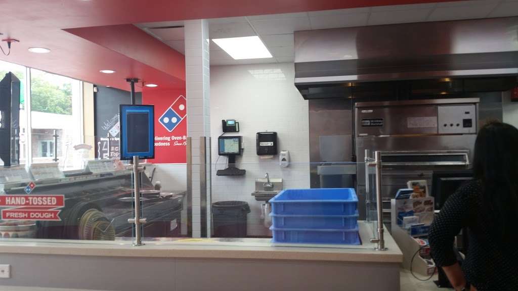 Dominos Pizza | 333 Union Ave, Rutherford, NJ 07070, USA | Phone: (201) 933-7900