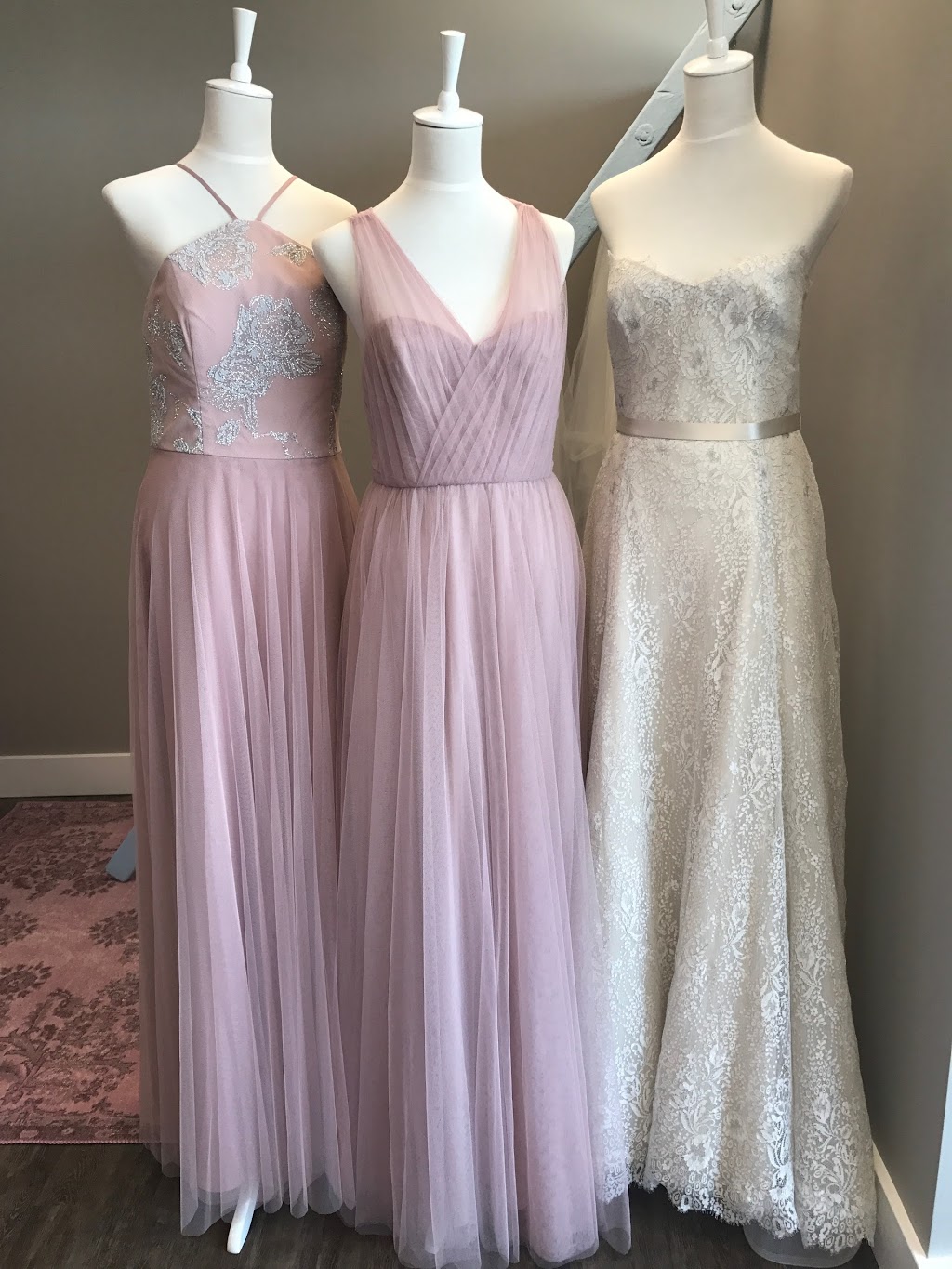 Sample and Soiree Bridal | 10805 Elm St, Omaha, NE 68144, USA | Phone: (402) 415-5511